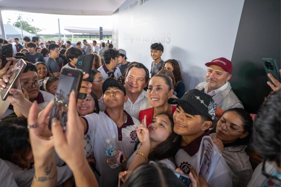 Supervision en Obras de nuevo Cbtis de Caucel, ramales Tren Maya y entrega tarjetas bienestar a estudiantes en Gira presidencial