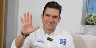 Dirigente nacional reconoce que el joven convocante de la marcha Gen-Z tiene contrato con el PAN