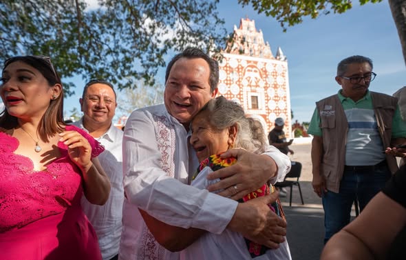 Parteras tradicionales mayas y guardianas de saberes sagrados recibirán apoyo económico anuncia Joaquin Huacho Díaz Mena