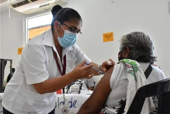 Refuerzan vacunación invernal en Yucatán