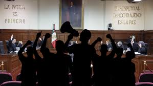 Declara Corte inconstitucional imponer requisitos para protestas públicas