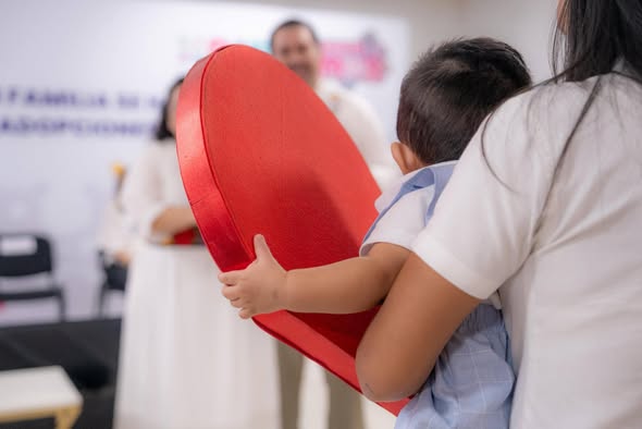 En un acto de amor, dos niñas y un niño accedieron a un hogar definitivo en Yucatan