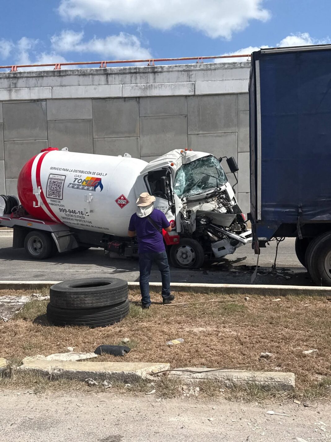 Choca este domingo pipa de Gas l. p en vía Merida#Tetiz.Un lesionado