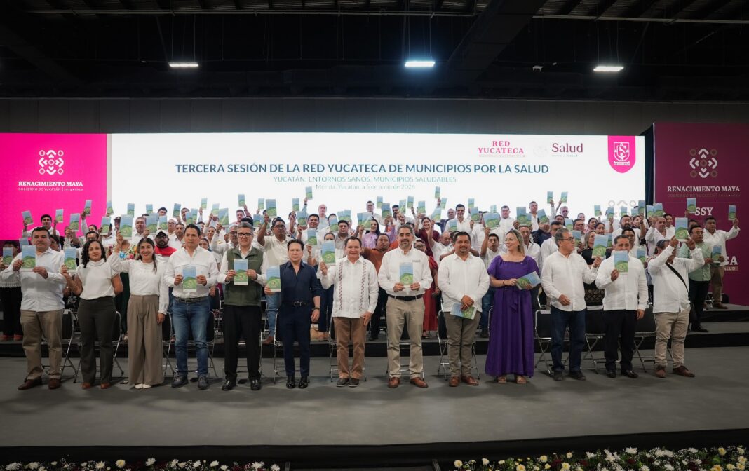 El Gobernador Huacho Díaz Mena resalta el papel crucial de los ayuntamientos en la atención de los determinantes sociales de la salud El Gobernador Huacho Díaz Mena resalta el papel crucial de los ayuntamientos en la atención de los determinantes sociales de la salud