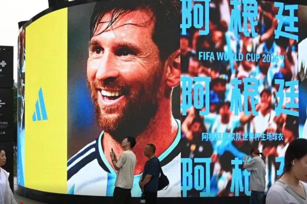 Teorías conspirativas sobre «ayudas» a Argentina y Messi inundan redes antes de semifinales Teorías conspirativas sobre «ayudas» a Argentina y Messi inundan redes antes de semifinales