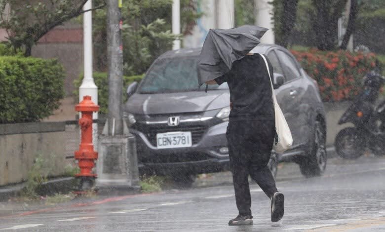 Tifón Bavi obliga a evacuar a 1.7 millones de personas en China; deja muertos y caos en Asia Tifón Bavi obliga a evacuar a 1.7 millones de personas en China; deja muertos y caos en Asia