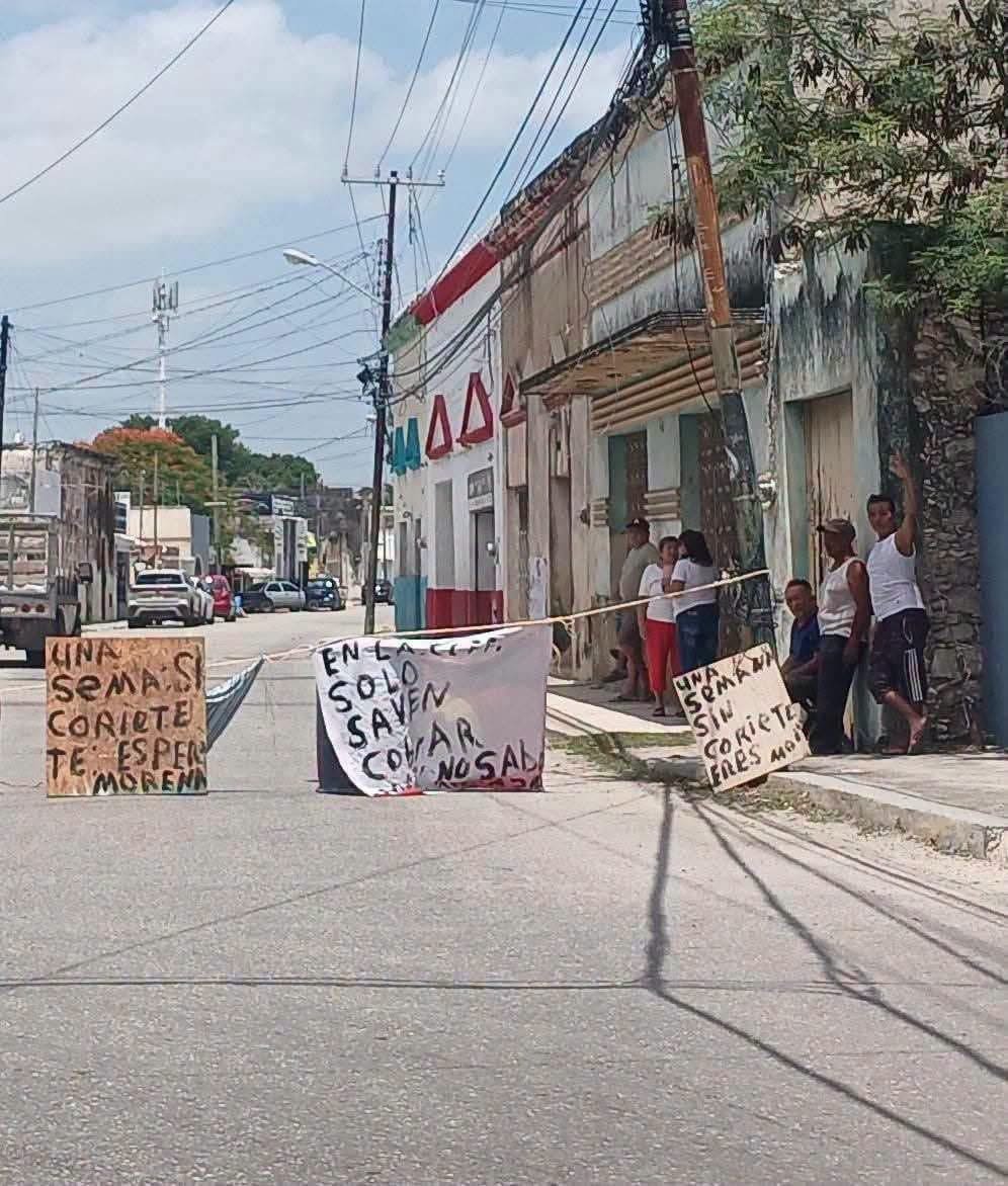 Crece la protesta por apagones en Mérida; vecinos amplían bloqueos y exigen solución inmediata a la CFE Crece la protesta por apagones en Mérida; vecinos amplían bloqueos y exigen solución inmediata a la CFE