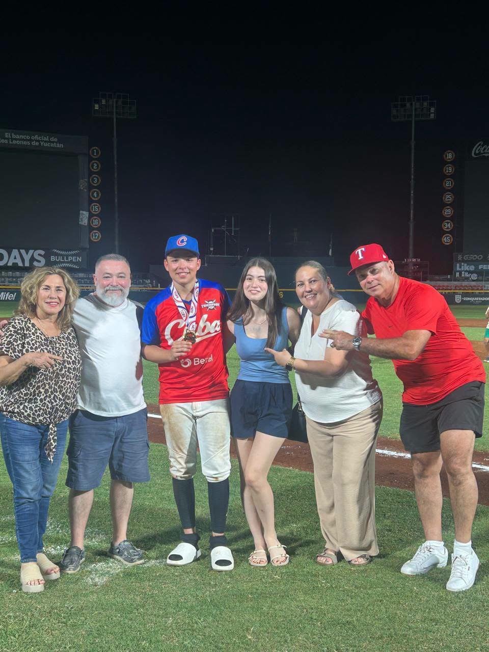 Joven beisbolista yucateco cumplirá el sueño americano tras conseguir beca universitaria en Miami Joven beisbolista yucateco cumplirá el sueño americano tras conseguir beca universitaria en Miami
