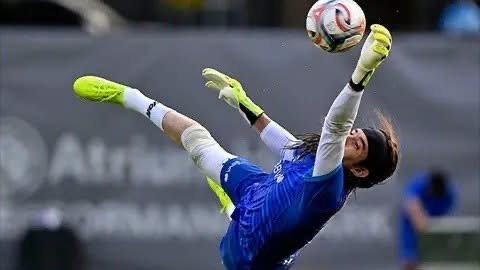 Carlos Acevedo levanta la mano para defender el arco del Tri en la era de Rafael Márquez Carlos Acevedo levanta la mano para defender el arco del Tri en la era de Rafael Márquez