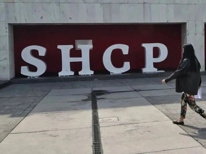 SHCP amplía la vigilancia a familiares de políticos contra el lavado de dinero SHCP amplía la vigilancia a familiares de políticos contra el lavado de dinero
