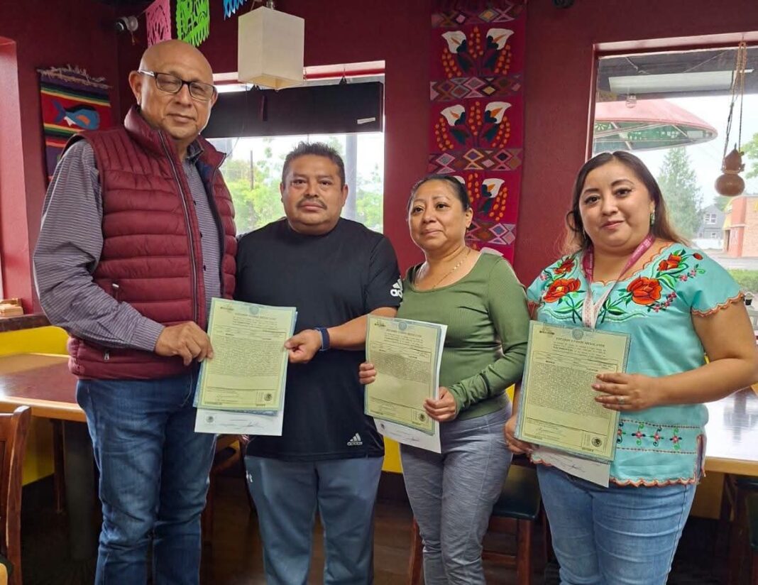 Reciben 30 yucatecas y yucatecos en EE. UU. actas de doble nacionalidad Reciben 30 yucatecas y yucatecos en EE. UU. actas de doble nacionalidad