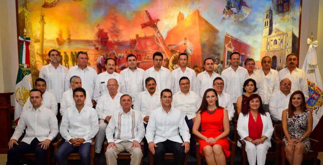 Fiscalía Anticorrupción de Campeche buscará llevar ante juez a 32 excolaboradores del gobierno de “Alito” Moreno Fiscalía Anticorrupción de Campeche buscará llevar ante juez a 32 excolaboradores del gobierno de “Alito” Moreno