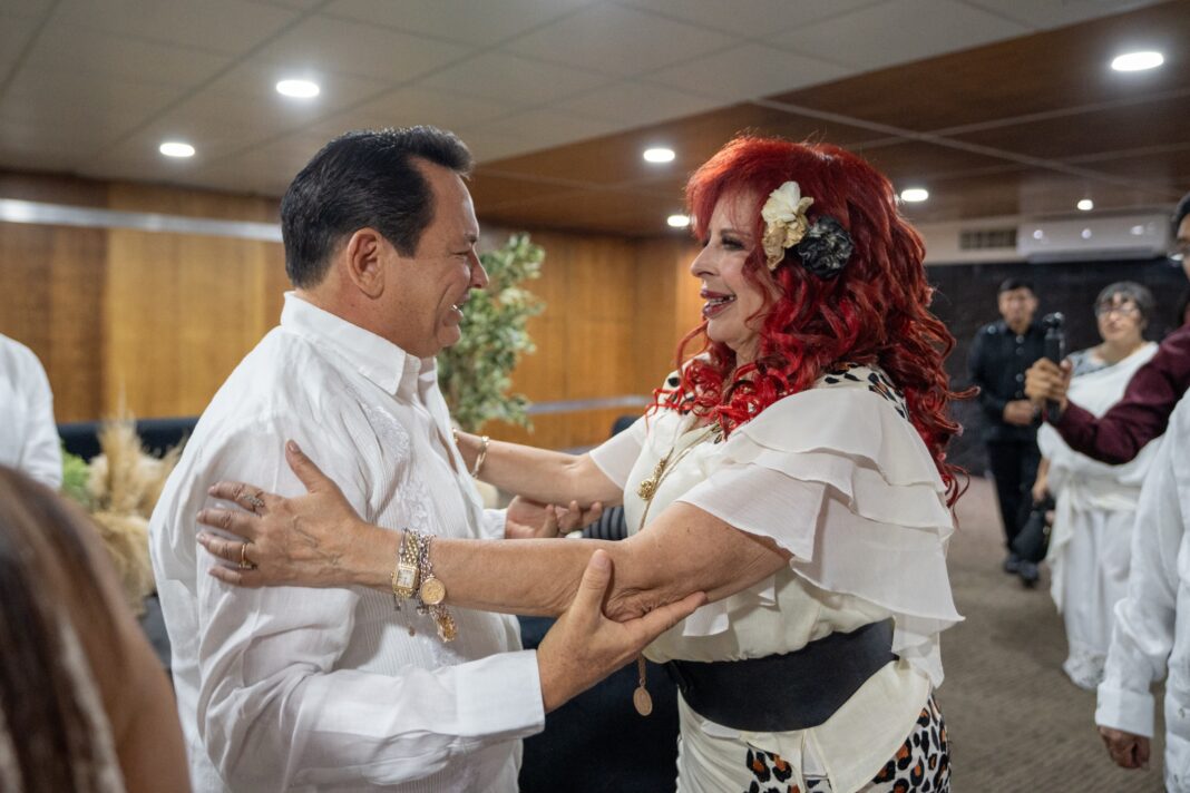 Gobernador Joaquín Díaz Mena acompaña a Layda Sansores en su Quinto Informe de Gobierno Gobernador Joaquín Díaz Mena acompaña a Layda Sansores en su Quinto Informe de Gobierno