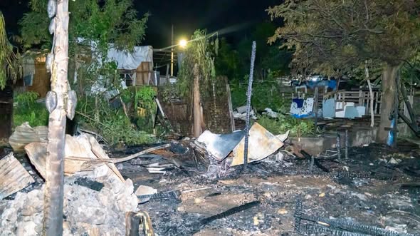 Autoridades atienden a familias afectadas por incendio en asentamiento del sur de la ciudad Autoridades atienden a familias afectadas por incendio en asentamiento del sur de la ciudad