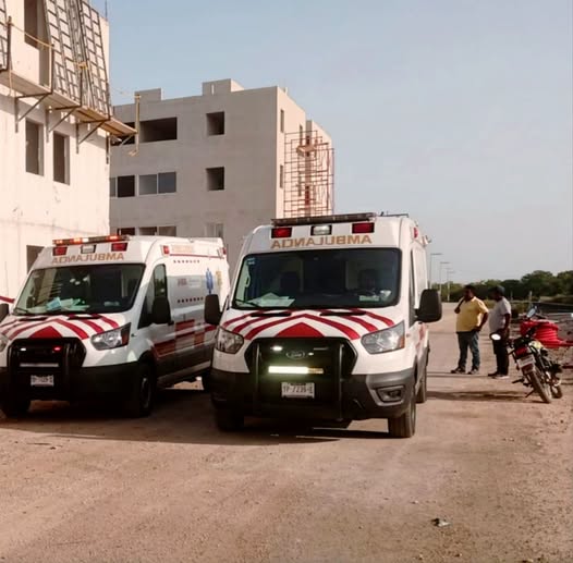 Colapsa andamio y alarifes caen de una altura de 7 metros Colapsa andamio y alarifes caen de una altura de 7 metros