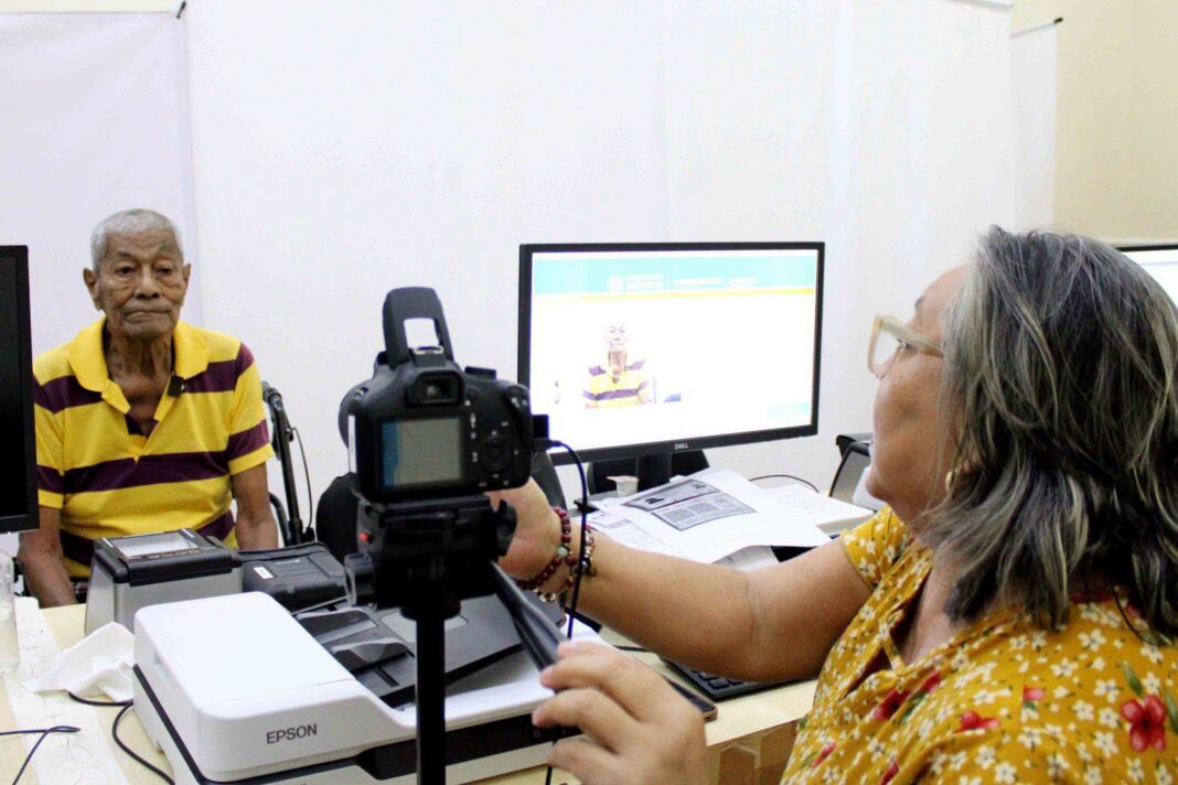 Facilitan registro y orientación para obtener la CURP Biométrica Facilitan registro y orientación para obtener la CURP Biométrica