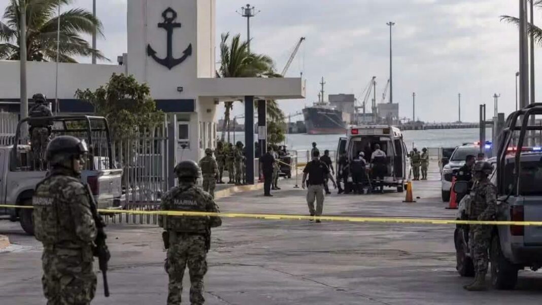 Marinos se enfrentan a balazos en instalación naval presuntamente por una mujer ,uno resulto muerto y otro gravemente herido Marinos se enfrentan a balazos en instalación naval presuntamente por una mujer ,uno resulto muerto y otro gravemente herido