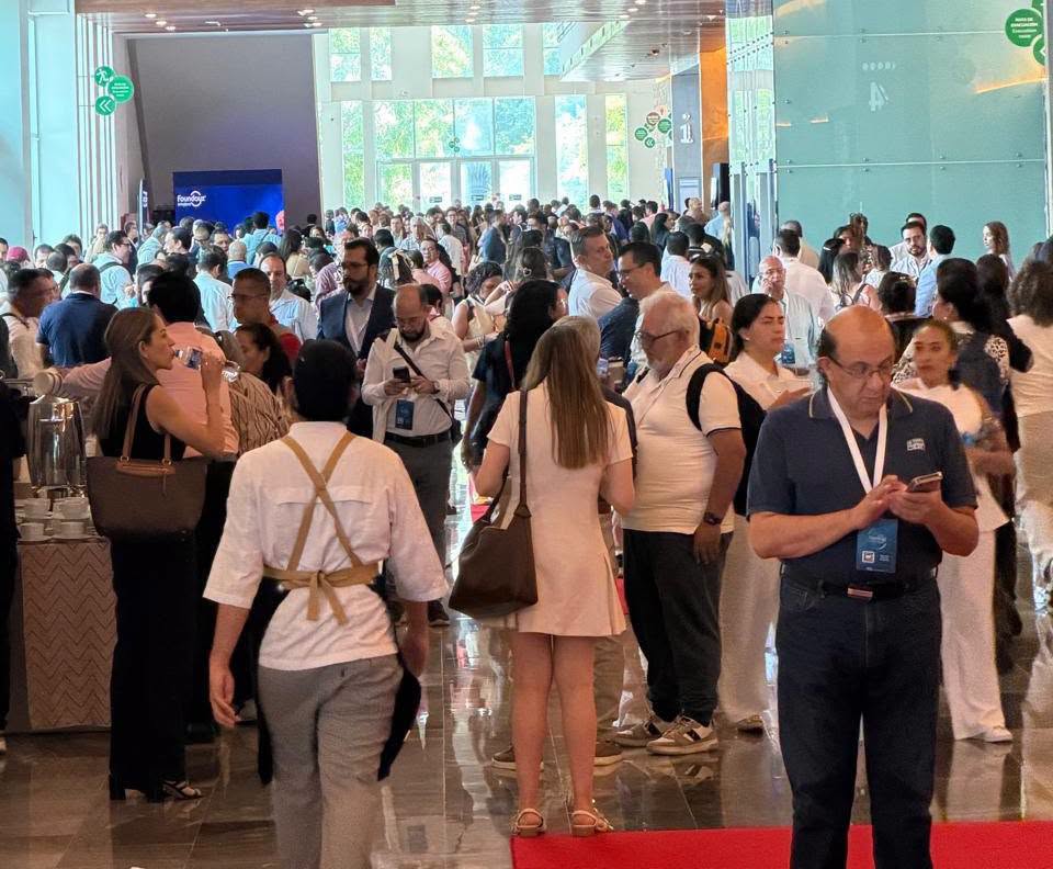 Recibe Yucatán a más de 11 mil participantes por congresos y encuentros nacionales Recibe Yucatán a más de 11 mil participantes por congresos y encuentros nacionales