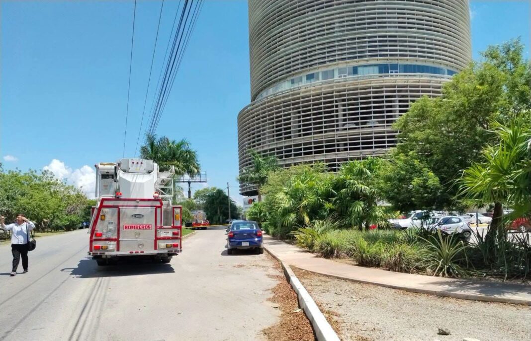 Incendio en piso 18 de edificio ubicado en Periférico obliga a evacuar 150 personas Incendio en piso 18 de edificio ubicado en Periférico obliga a evacuar 150 personas