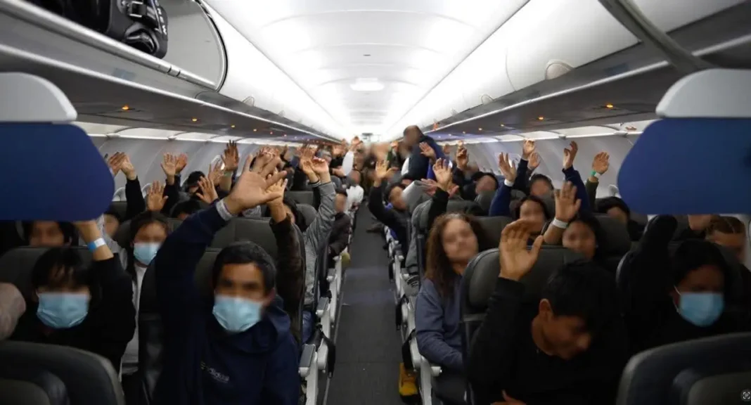 Llegan a Tapachula en un día cuatro vuelos con 390 mexicanos deportados de EU Llegan a Tapachula en un día cuatro vuelos con 390 mexicanos deportados de EU