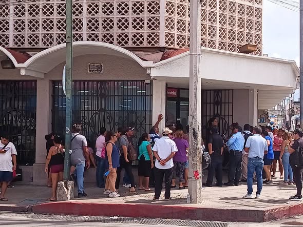 Nacional Monte de Piedad reanuda operaciones en sus 300 sucursales tras un año de huelga Nacional Monte de Piedad reanuda operaciones en sus 300 sucursales tras un año de huelga