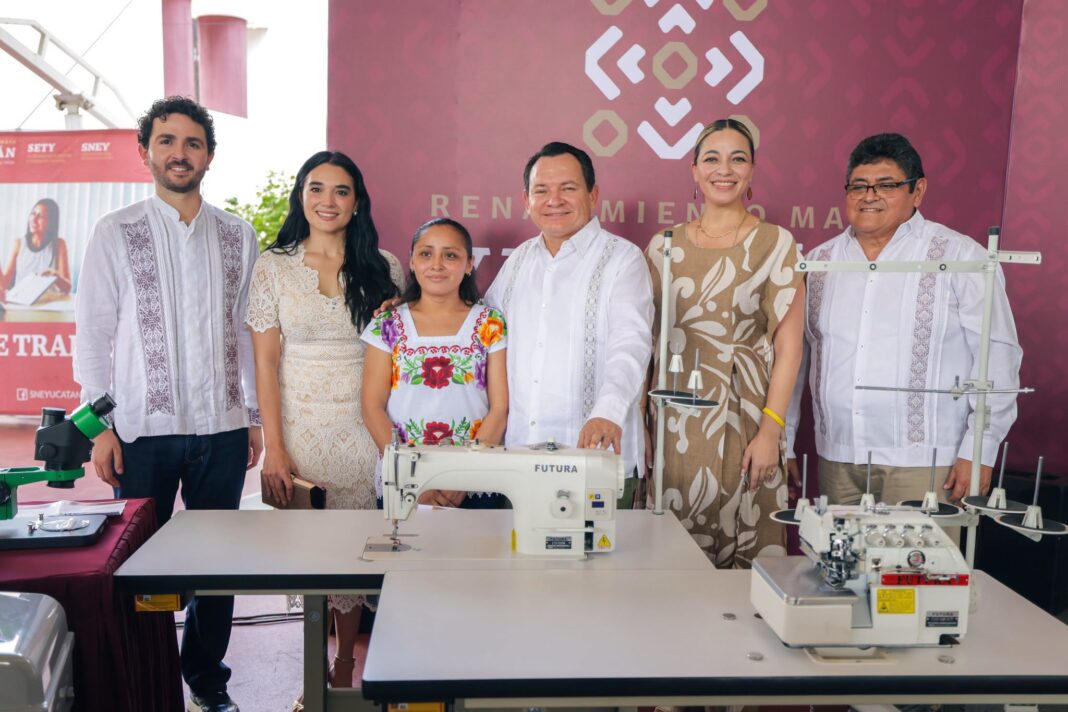 Anny horneaba en su estufa; hoy estrena horno industrial: 164 negocios reciben equipo del Gobierno del Estado Anny horneaba en su estufa; hoy estrena horno industrial: 164 negocios reciben equipo del Gobierno del Estado