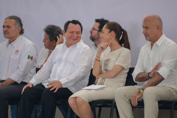 Sheinbaum acepta la petición de Huacho Díaz Mena : más médicos para el O’Horán y regreso del personal yucateco que trabaja en Campeche y Quintana Roo Sheinbaum acepta la petición de Huacho Díaz Mena : más médicos para el O’Horán y regreso del personal yucateco que trabaja en Campeche y Quintana Roo