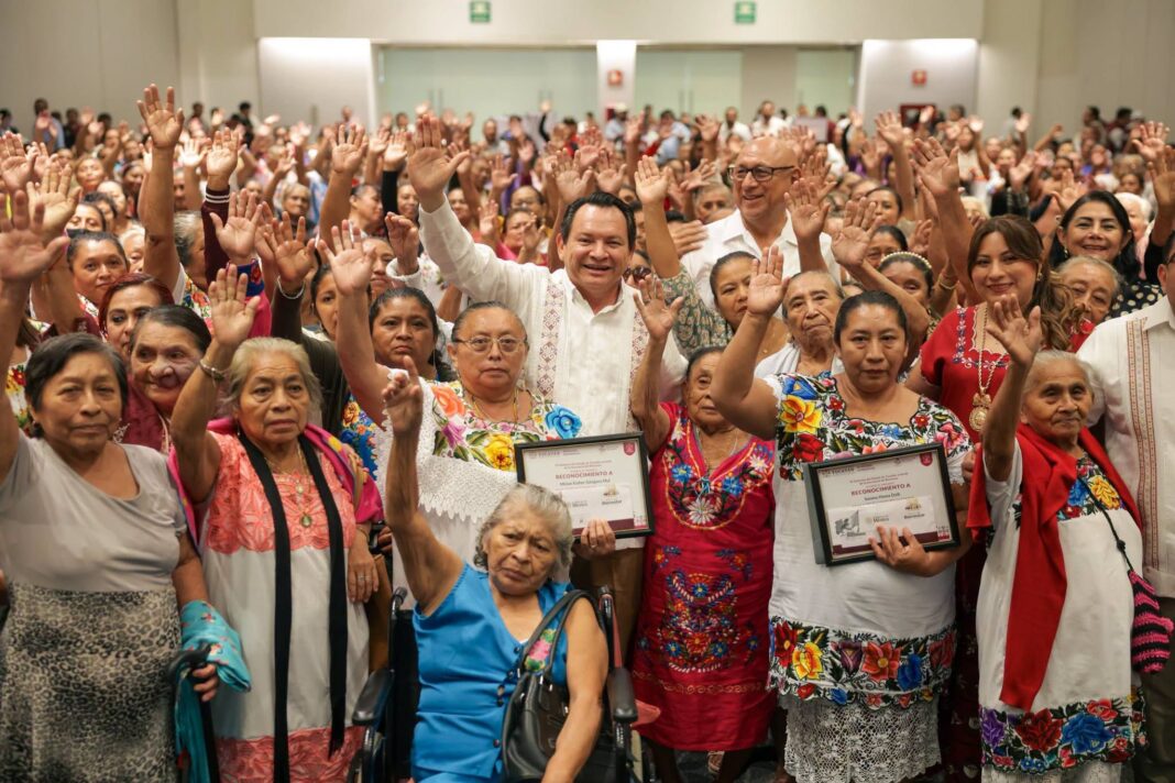 Miriam Esther lleva 10 años recibiendo bebés en Tzucacab; hoy el Gobierno la reconoce: 313 parteras tradicionales de 58 municipios recibirán 3 mil pesos cada bimestre Miriam Esther lleva 10 años recibiendo bebés en Tzucacab; hoy el Gobierno la reconoce: 313 parteras tradicionales de 58 municipios recibirán 3 mil pesos cada bimestre