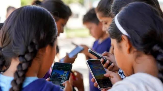 La protección de la infancia digital y los límites del decreto La protección de la infancia digital y los límites del decreto